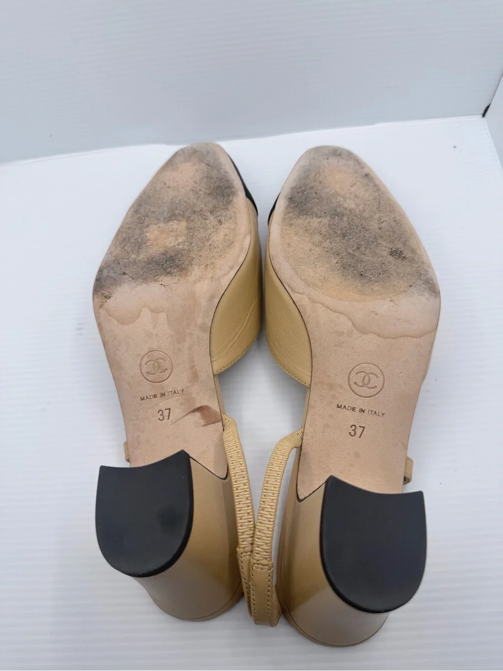 CHANEL Beige and Black Cap Toe Classic Slingback Leather Heels EU 37 CC Logo